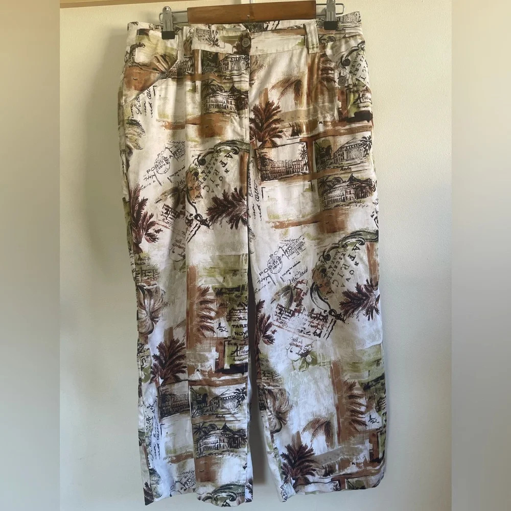 Chico’s Cropped Pants, Neutral Travel Inspired Print, Size Medium (8)